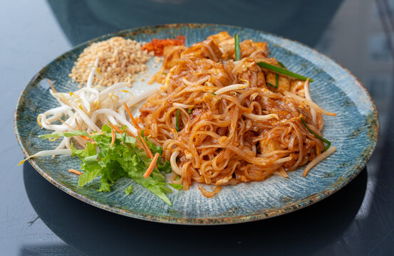 Tofu pad thai in thailand restaurant