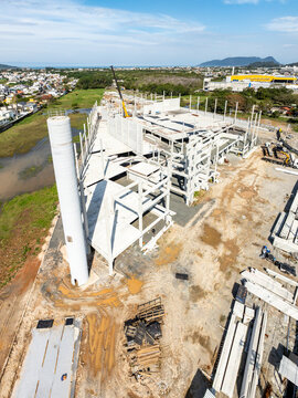 Aerial view of a modern prefabricated concrete building under construction with precast columns, wall panels, and hollow core floor slabs.