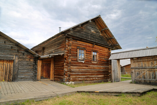 The courtyard of an ancient wooden manor in Khokhlovka on a clear sunny day. Sights of Russia, World tourism.