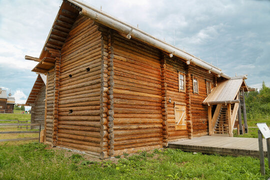 An old wooden manor house in Khokhlovka on a clear sunny day. Sights of Russia, World tourism.