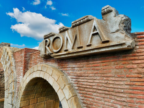 Roma Rome Caput mundi stones wall empire ancient destination archeology