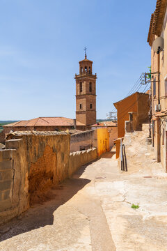 16th-century church in town of Ariza, featuring Hallenkirche (hall church) design with three naves of equal height and star-shaped ribbed vaults
