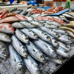 Obraz premium Fresh Fish Display at a Traditional Seafood Market