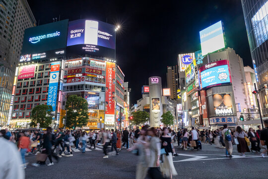 渋谷スクランブル交差点の人々（東京都渋谷区）