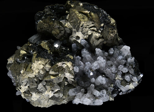 A macro close-up view of a chalcopyrite (chalkopyrit) mineral specimen featuring brass-yellow, metallic crystalline masses intergrown with clear quartz crystal clusters against a dark background.