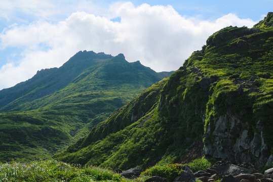 山形県の鳥海山、七五三掛から望む鳥海山