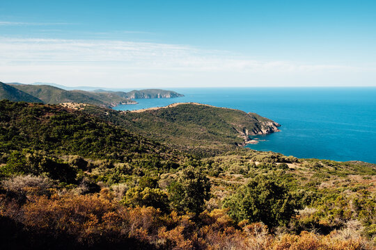 A hike to observe the colorful coastline of Corsica
