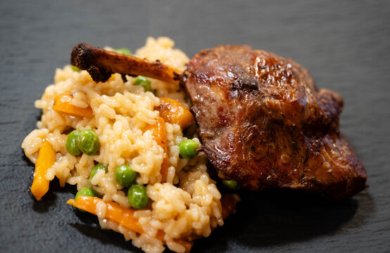 Pig Wings mit Gem&uuml;se Risotto