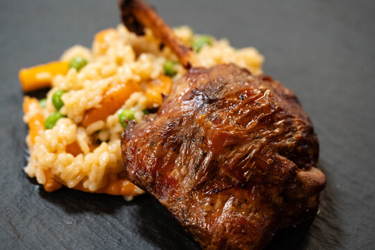 Pig Wings mit Gem&uuml;se Risotto