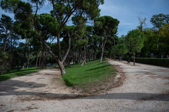 BARRIO DE MONCLOA EN MADRID, FARO DE MONCLOA, ARCO DEL TRIUNFO,  PINTOR ROSALES, PARQUE ROSALES