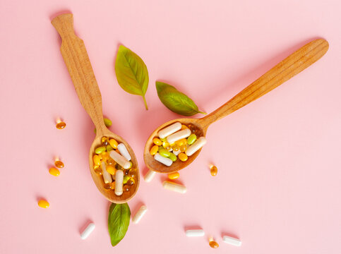 Color Dietary Supplements, Vitamin Capsules, Mineral Pills, Healthy Multivitamin Capsule
