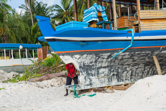Traditional Maldivian Dhoni Boat On Tropical Beach