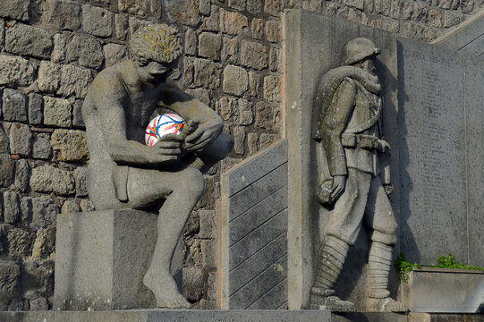 Marzio col pallone - Statua - Vitorchiano
