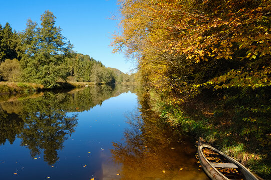 Germany, Bavaria, Lower Bavaria, Bavarian Forest, Nature reserve Obere Ilz, Ilz river in autumn