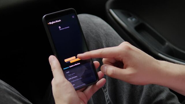User starts a mobile stacking game and places the first blocks, highlighting precision, quick reactions and the appeal of simple skill-based entertainment.