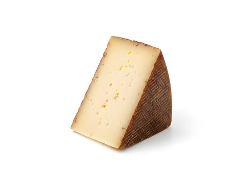 Gereifter spanischer Manchego-K&auml;sekeil isoliert auf Wei&szlig;