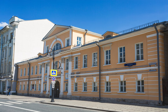 Moscow,  former city estate of the Velikolepovys, 19 Pyatnitskaya St., building 1,