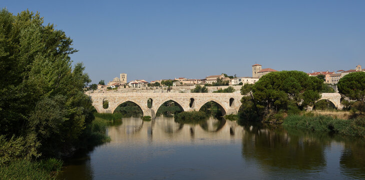 Panoramic view of the city of Zamora, Castile and Le&oacute;n, Spain.
Panoramic view of the city of Zamora and medieval bridge, Castile and Le&oacute;n, Spain.