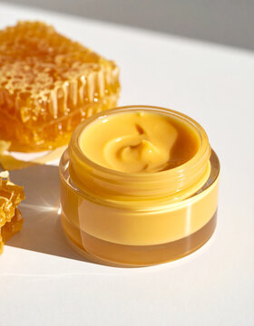 Nourishing honey face cream in cosmetic jar, natural honeycomb pieces, natural nourishing skincare atmosphere, premium beauty product. Close-up.