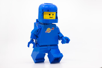 Fototapeta premium Hong Kong, June 8, 2026: A giant classic spaceman strides forward, carrying a tiny companion perched atop his helmet.