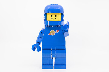 Fototapeta premium Hong Kong, June 8, 2026: A giant classic LEGO spaceman waves happily with a raised hand as a cheerful greeting.
