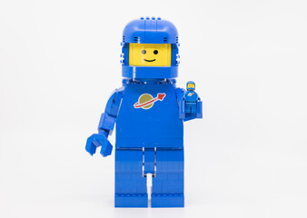Fototapeta premium Hong Kong, June 8, 2026: A giant classic LEGO spaceman waves happily with a raised hand as a cheerful greeting.