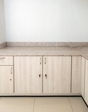 Modern Wood Grain Office Kitchen Counter with Locked Cabinets