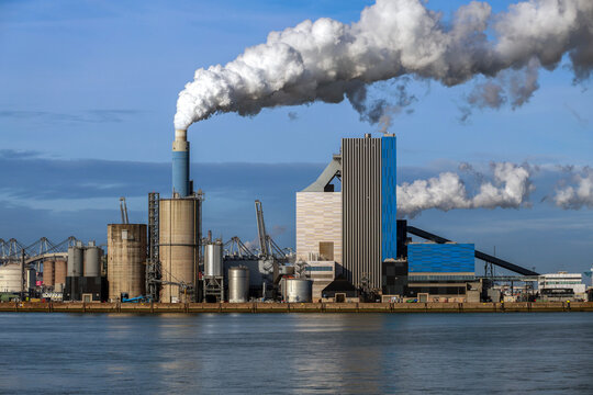 Smoke from chimny of coal power plant of Onyx at Maasvlakte