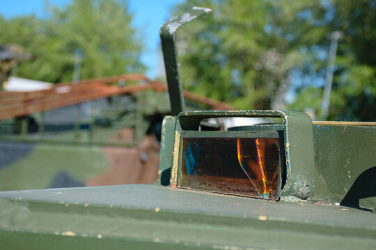 Tank periscope with a crack