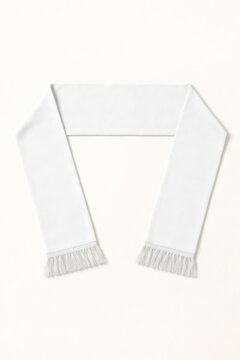 Elegant white fringed scarf