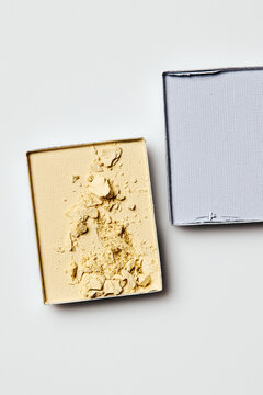 Light-colored eyeshadows 