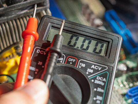 Digital Multimeter Reading with Probes for Electrical Diagnostics