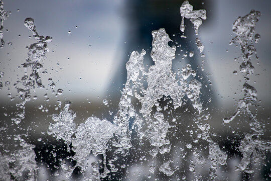 Frozen Motion of Water Splash and Air Bubbles