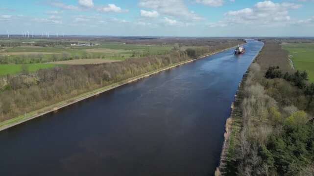 Frachter VIYADA NOREE f&auml;hrt durch den Nord-Ostsee-Kanal 