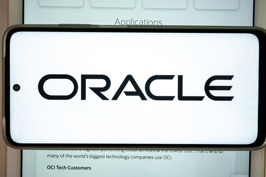 Oracle logo representing cloud computing technology and software