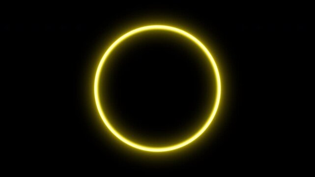 Simple yellow glowing energy ring expanding outward, MOV with alpha channel on transparent background, 4K