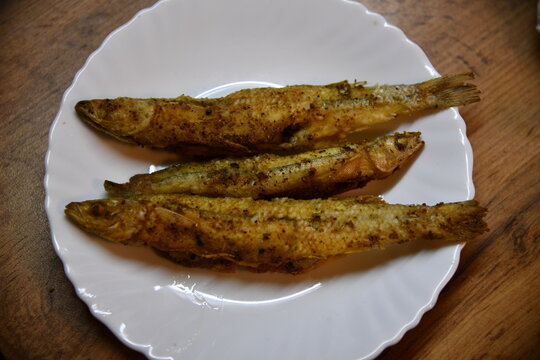 Crispy golden fried fish fillet with thick cut potato chips, served in a paper tray isolated on transparent
