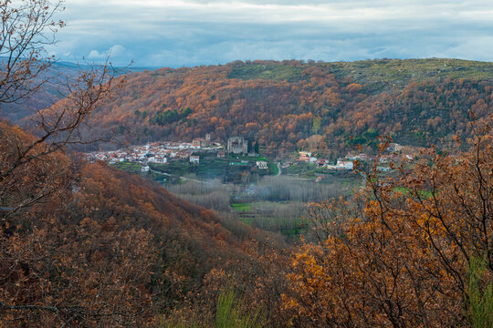 panoramica de montemayor del rio entre arboles de oto&ntilde;o 2026 