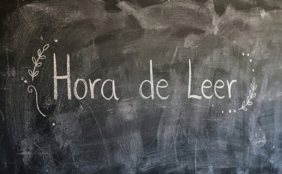 Hora de Leer written on a blackboard in Spanish meaning time to read for education concepts and school activities