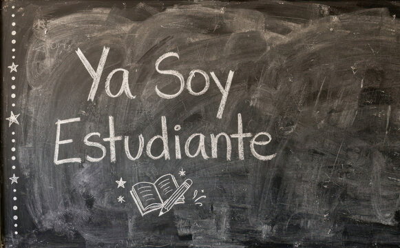 Ya Soy Estudiante pizarra escolar texto concepto de educacion y regreso a clases para diseno