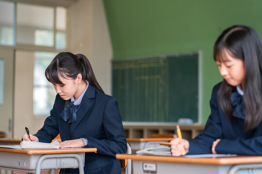 Junior high and high school students in uniform taking entrance exams, tests, and examinations.