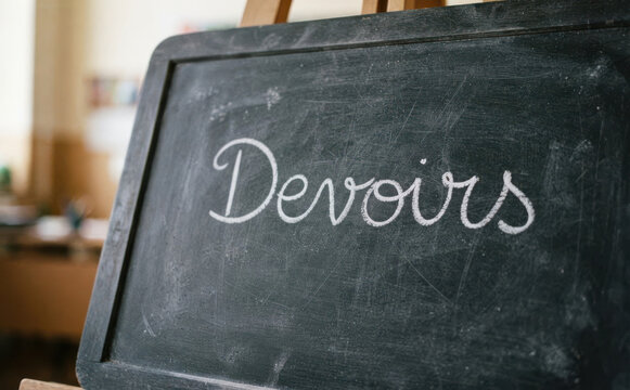 Devoirs sur tableau noir ecole &eacute;ducation apprentissage et devoirs scolaires