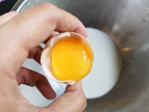 Egg yolk for cooking 