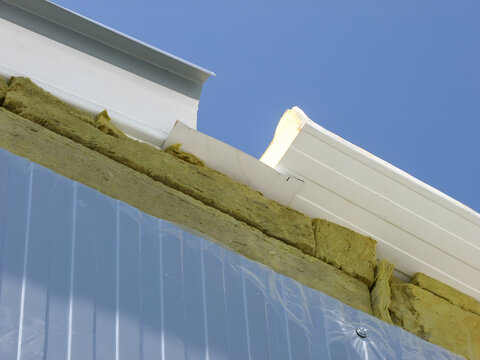 Construction of a warehouse using sandwich panels and insulation