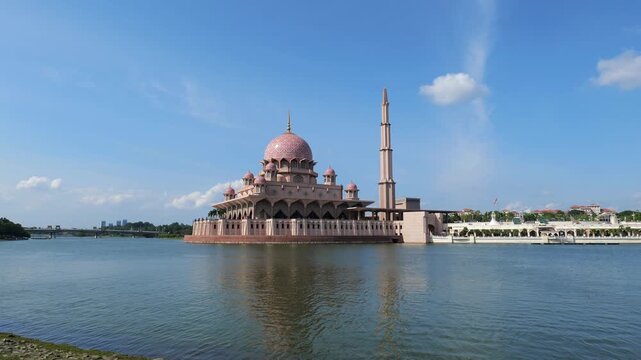 Masjid Putra pink mosque on Putrajaya Lake, Putrajaya, Malaysia