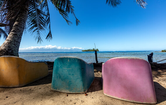 Vue sur Tahiti et le motu Ahi &agrave; Mo'orea en Polyn&eacute;sie