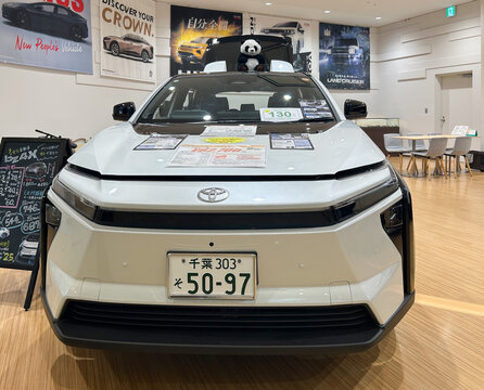 モーターショー　ショールーム　BEV SUV	
