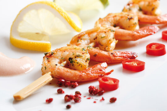 Skewered shrimps, Chili and cocktail tomatoes, close-up