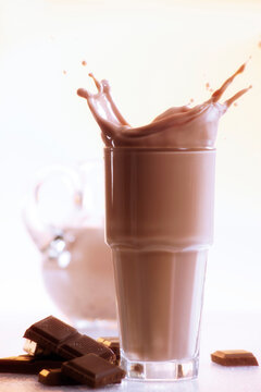 Hot chocolate and pieces of chocolate, close-up