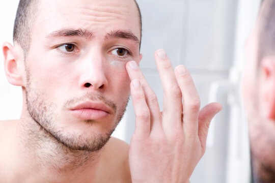 Man applying face cream, close-up